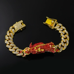 Bracelet gourmette hip-hop pour homme avec finition dorée et pendentif divinité serti