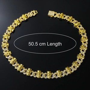 Détail de la chaîne cubaine dorée de 50,5 cm avec maillons crânes sertis