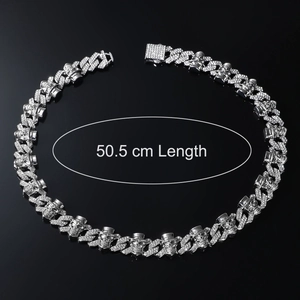 Collier cubain de 50,5 cm serti de diamants avec charms crânes sur miroir noir brillant