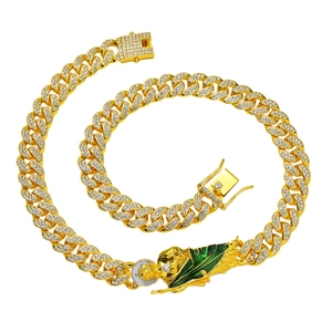 Collana cubana 12mm uomo hip hop con maglie dorate e un ciondolo santo in smalto verde