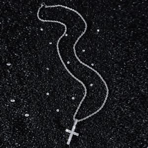 Collier hip hop classique avec pendentif croix en zircon étincelant et chaîne argent