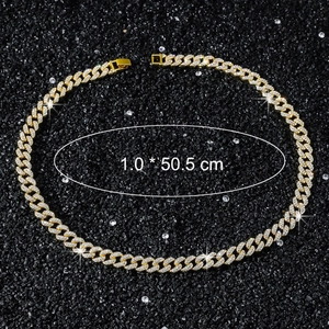 Vue détaillée de la chaîne cubaine dorée de 10mm avec longueur de 50,5cm et mesures