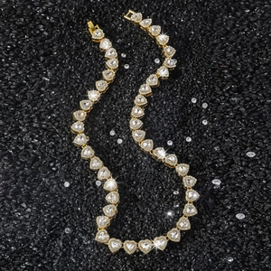 Collar de eslabones de corazón dorado de 10mm con circonitas claras y cristales