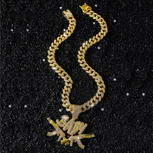 Collier Hip Hop Iced Out Pendentif Lettre BABY Avec Double Fusil Croisé pour Homme Alliage de Zinc Strass Chaîne Cubaine