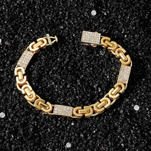 Bracelet chaîne hip hop doré avec plaques de zircon rectangulaires sur pierres noires