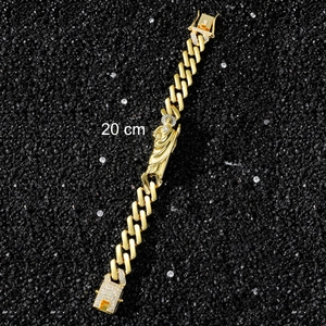 Detail eines 20 cm langen goldenen Panzerarmbands mit Saint Jude Relief und Diamantbesatz
