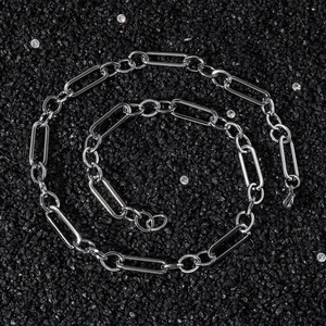 Collana hip hop in acciaio inossidabile con maglie geometriche 1:3 su pietre nere