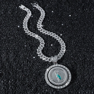 Collier chaîne hip-hop argenté avec pendentif religieux Saint Jude et strass brillants