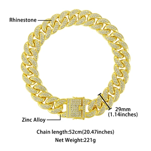 Détail du collier cubain 29mm en alliage de zinc avec des strass étincelants