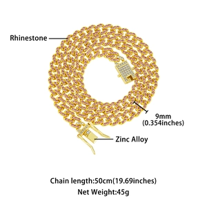Detailansicht der 9mm goldenen kubanischen Kette mit rosa Strasssteinen und Maßen