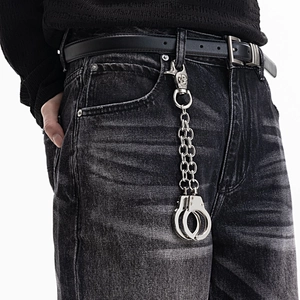 Chaîne de pantalon style punk avec tête de mort et menottes pour passant de ceinture