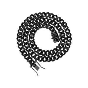 Detailansicht der 9mm schwarzen Cuban-Gliederkette mit Zirkonia-Steinen und Sicherheitsverschluss
