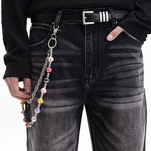 Chaîne de pantalon hip-hop avec perles colorées de basketball et football sur jean gris