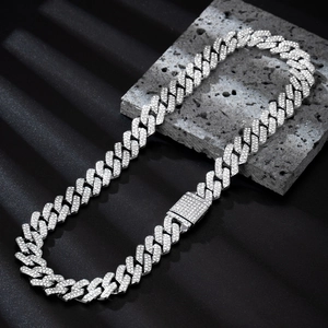 Luxe 14mm zilveren cubaanse schakelketting met een blauwe vierkante strass sluiting hiphop