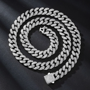 Collana cubana classica da 13mm in argento con superficie scintillante in cristallo pavé