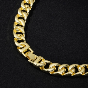 Grosse chaîne cubaine dorée 14mm avec surface texturée maillée et fermoir pliant