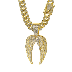 Chaîne cubaine dorée hip-hop avec pendentif ailes d'ange glacé et strass blancs brillants