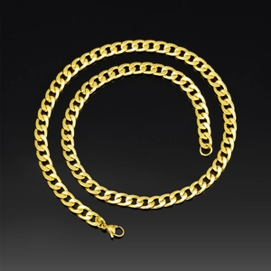 Detailed close-up of a 7mm gold curb chain featuring a secure lobster clasp and flat links