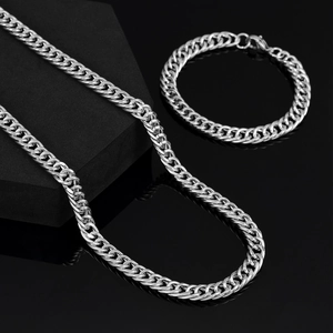 Macro shot of 8mm silver curb chain and bracelet set with high gloss finish on black stand