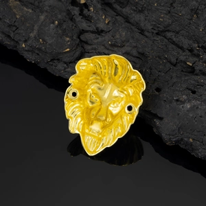 Goldenes Löwenkopf-Emblem mit seitlichen Löchern für Taschen und Bekleidung