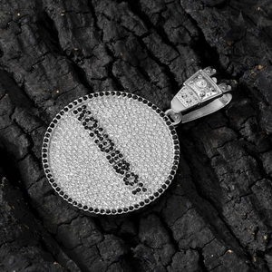 Collar de hombre con colgante redondo de letras Roberto y cadena cubana de plata