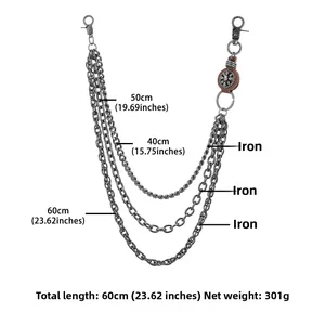 Détail de la chaîne de taille hip hop à trois niveaux gris foncé avec pendentif en relief