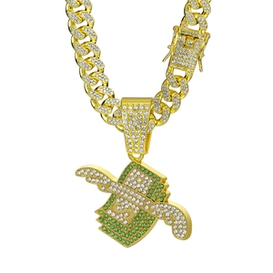 Collier à mailles cubaines hip-hop avec pendentif dollar ailé glacé et strass