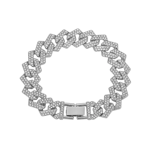 Dettaglio della catena cubana argento da 15mm con ampia chiusura quadrata ghiacciata