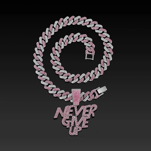 Collar hip hop bicolor Never Give Up con piedras rosas y cadena de eslabones