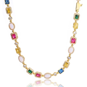 Collier ras du cou avec pierres précieuses colorées et opales sur plaqué or