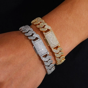 Detailaufnahme des 14mm Cuban-Link-Armbands mit Zirkonia-Besatz und Klappverschluss