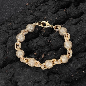 Vue détaillée du bracelet gourmette à bulles 10,5mm avec zircons étincelants dorés