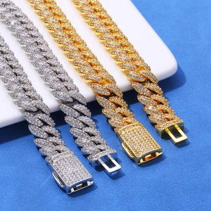 Bracciale Cuban Link da 10 mm in argento S925 e moissanite in finitura oro e argento