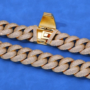 Bracelet Cuban Link 24mm doré avec pierres en zircone et fermoir de sécurité robuste