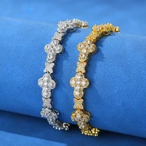 Bracelet Hip Hop Iced Out en Cuivre avec Zirconia pour Femmes Hommes Croix Étoile Trèfle Micro Pavé de Zircone Cubique Chaîne Bijoux Cadeau