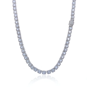 Détails du collier tennis hip hop serti de zircons carrés de 5mm en finition argent