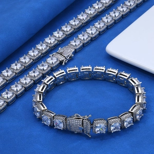 Ensemble détaillé de bracelet et colliers de 10mm en argent avec des pierres de zircon