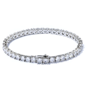 Classico bracciale tennis hip hop in argento con scintillanti pietre di zircone