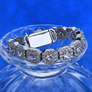 Bracelet pour homme 12mm à maillons carrés sertis de zircons cubiques et finition argent