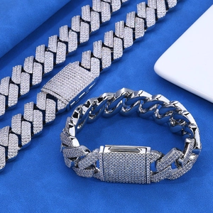Detalle del conjunto de collar y pulsera de eslabones cubanos en plata s925 y moissanita