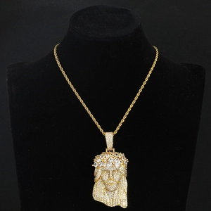 Détails du pendentif hip hop plaqué or avec cristaux de zircone cubique micro-pave