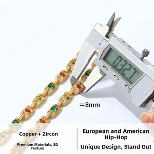 Pied à coulisse mesurant une chaîne hip hop de 8mm avec zircons colorés et base en cuivre