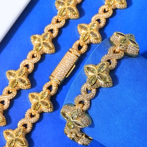 Detail of 18K gold-plated clover Cuban chain bracelet with pavé-set yellow moissanite gems