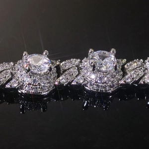 7.5mm silver Cuban link necklace for men with pavé zircon stones and round center gems