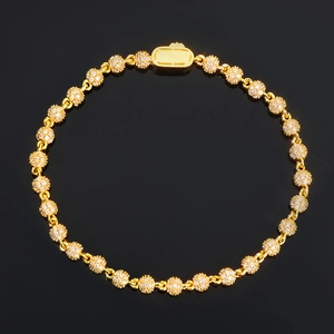Detailed view of 4mm gold-plated 925 silver beaded bracelet with sparkling moissanite stones
