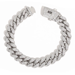 Dettaglio del bracciale Cuban da 12mm con doppia fila di zirconi e chiusura logo S
