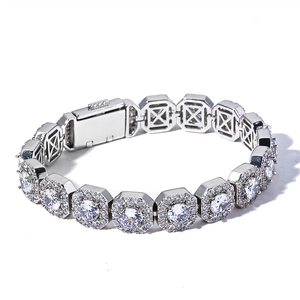 Bracelet hip hop argenté avec maillons octogonaux glacés et zircons étincelants