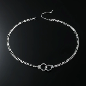 Collana a catena cubana argento hip hop con pendenti a manette intrecciate e strass brillanti