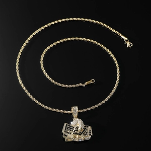 Collana hip hop a corda con grande pendente a forma di mazzetta di dollari dorata con diamanti