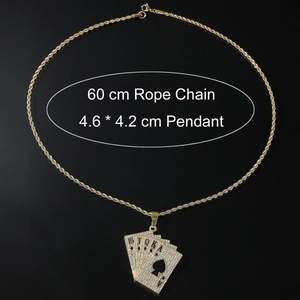 Detail der 60cm Gold-Kordelkette mit Royal Flush Poker-Anhänger und funkelndem Steinbesatz